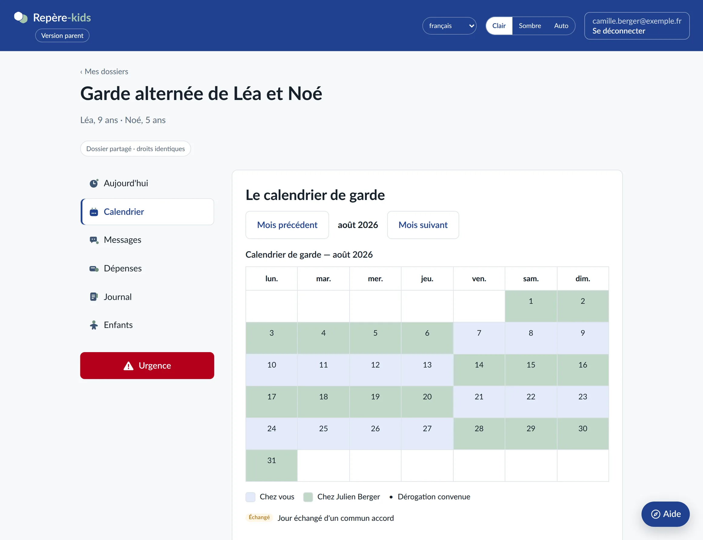 Copie d'écran de Repère-kids : le calendrier de garde d'un dossier partagé, en août 2026.